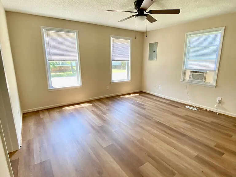 802 N B St #3 — Photo 11