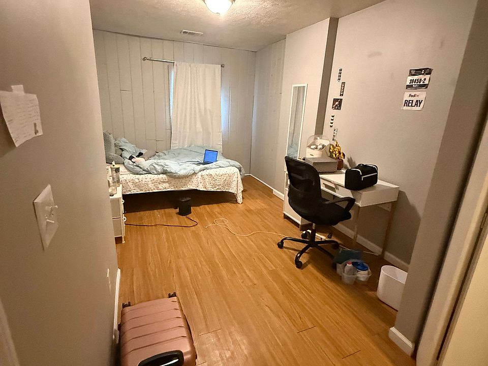 1st image of 1407 E Carson St #2