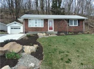 660 Franklin St, Alburtis, PA 18011