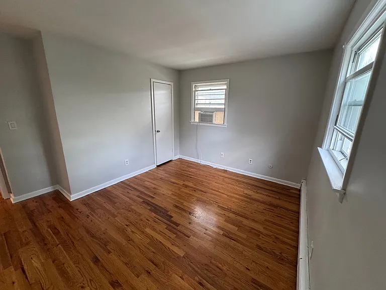 Kingsland Ln — Photo 8