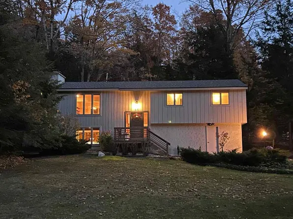 17 Harbor Ln, Harbor Springs, MI 49740