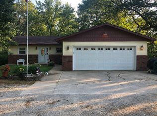 2952 Lakewood Dr, Vandalia, IL 62471