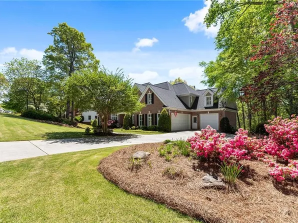 4110 Runnymede Dr, Lilburn, GA 30047