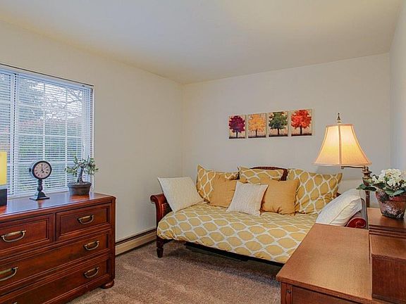 4th image of 1124 River Park Cir E APT 208