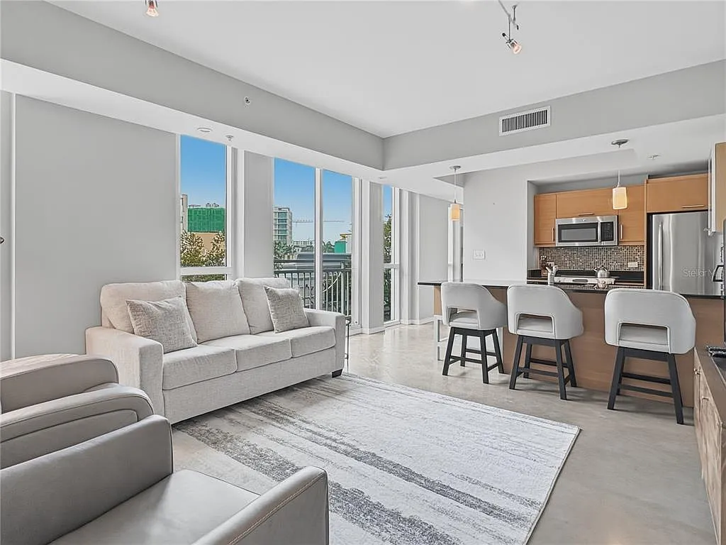 1 bed, 1.0 bath, 705 sqft, $2,900 — Photo 1