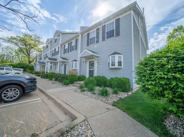 3314 W King James Rd, Peoria, IL 61615