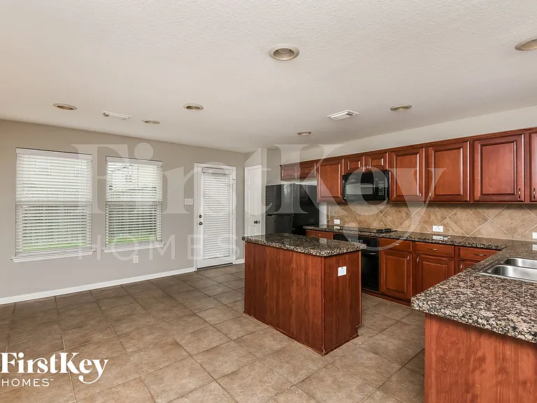 23342 Peerless Dr — Photo 5