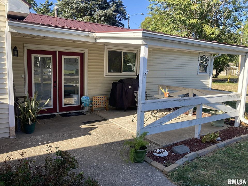 319 N Cooper St, Stronghurst, IL 61480 Zillow