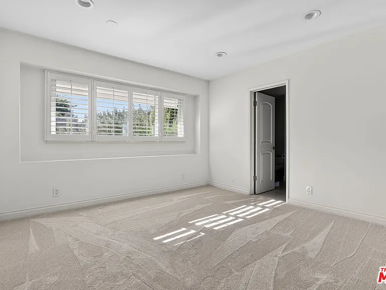 4186 Regal Oak Dr — Photo 23