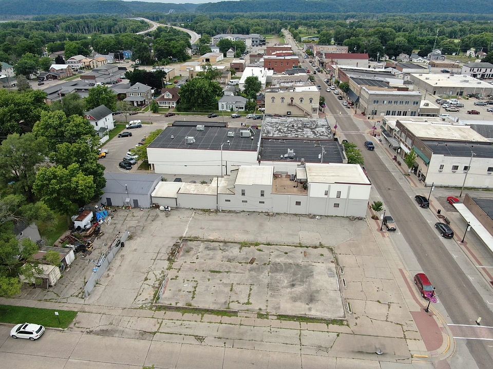 1st image of 226 E Blackhawk Ave