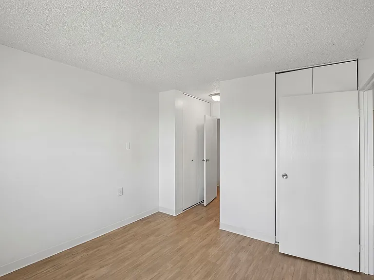 Riverview Apartments — Photo 26