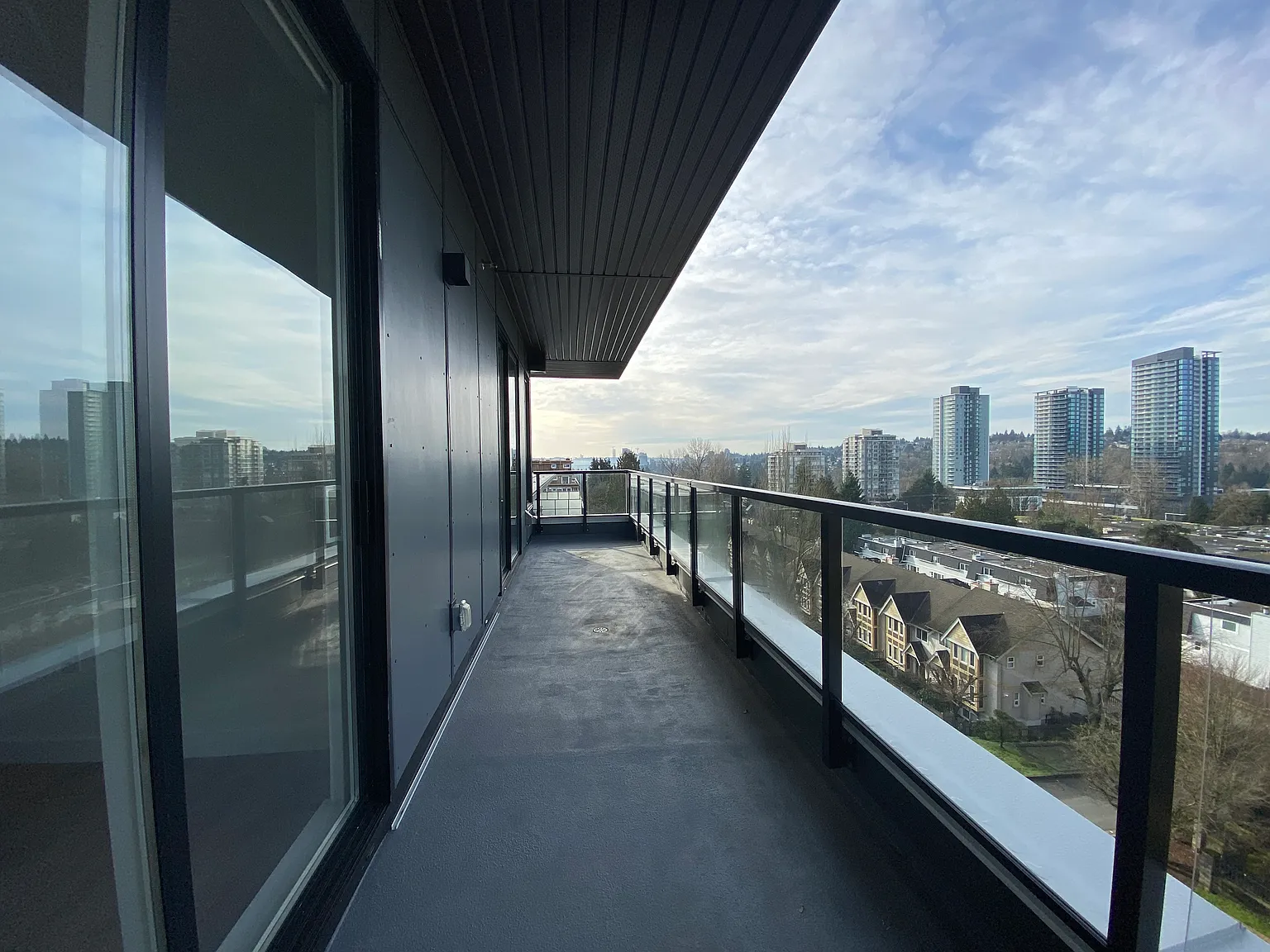 3 bed, 983 sqft, $3,850 — Photo 1
