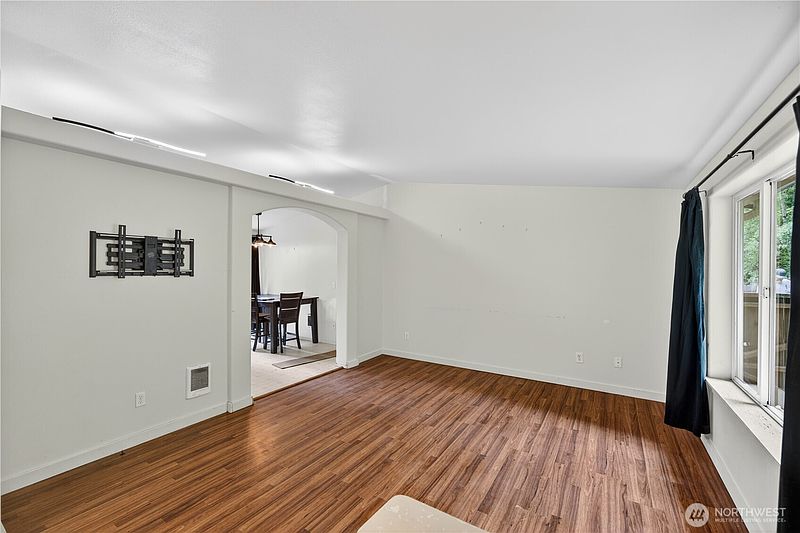 3rd image of 744 Summerset Way