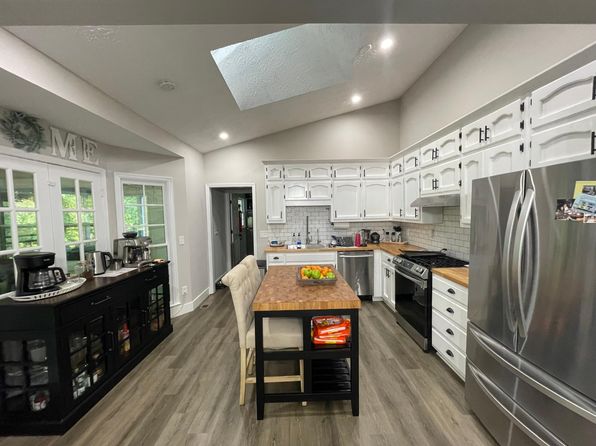 2735 Cambridge Hills Rd
