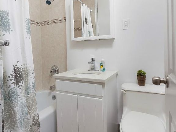 4th image of 136 E 56th St APT 12A