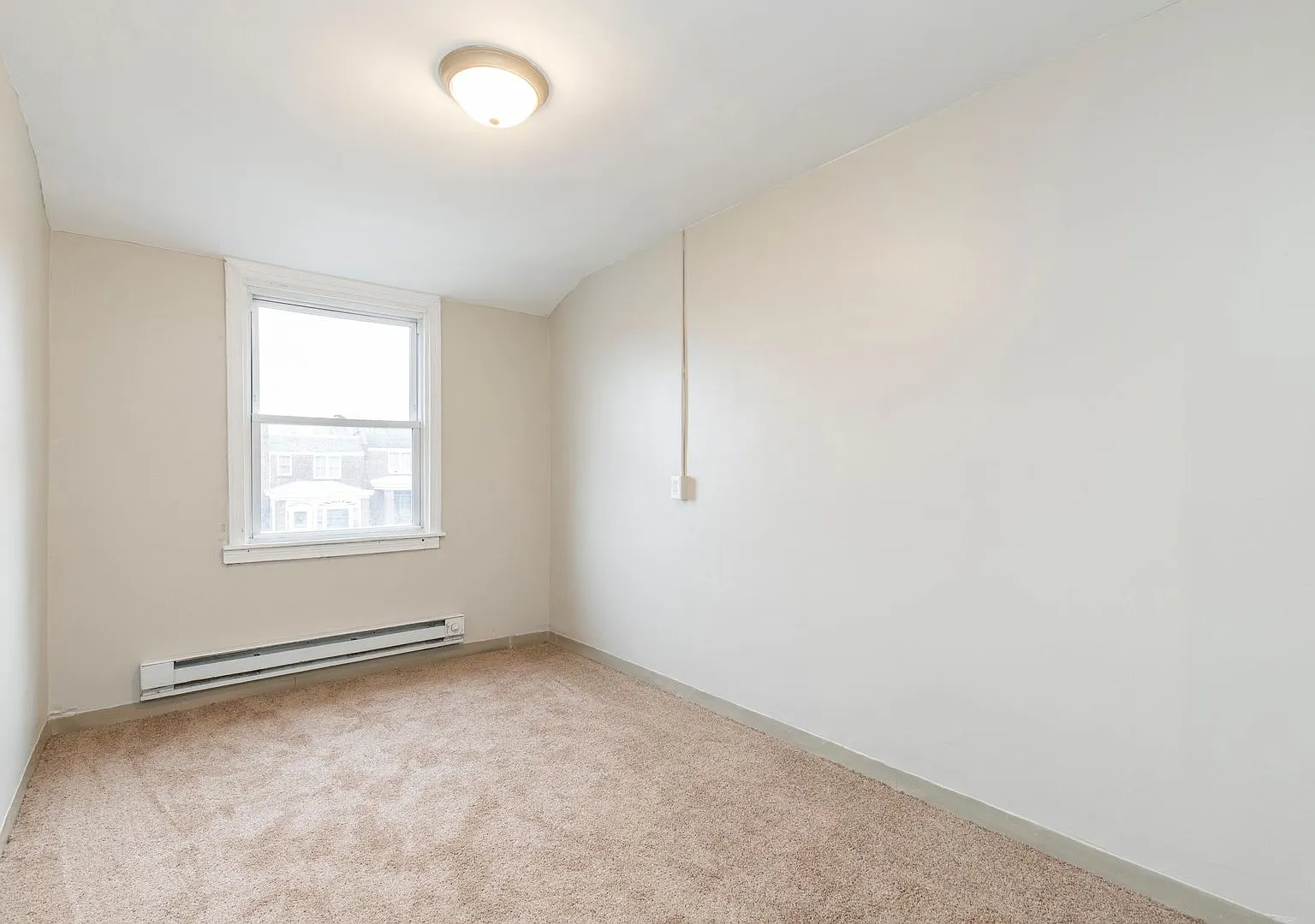 2 bed, 1.0 bath, 700 sqft, $1,375 — Photo 2