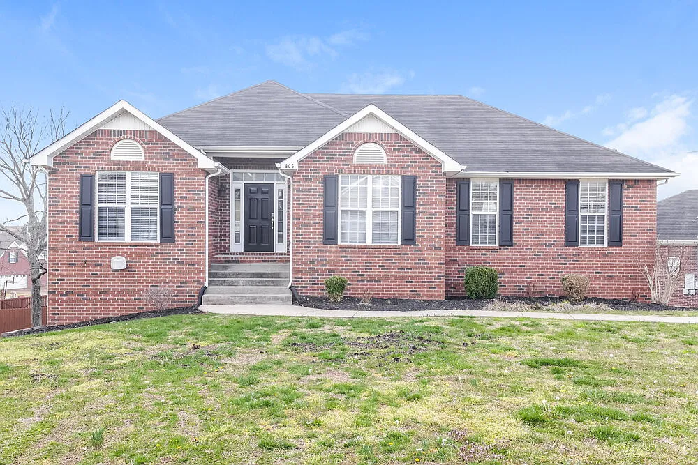 4 bed, 3.0 bath, 2292 sqft, $2,580 — Photo 1