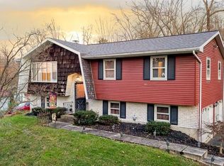 1122 S 10th St, Emmaus, PA 18049