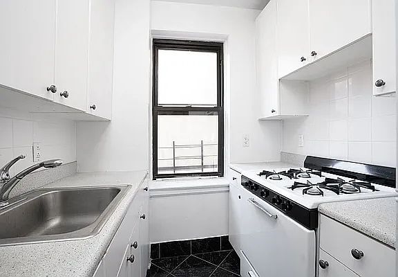 5th image of 55 W 92nd St APT 4C