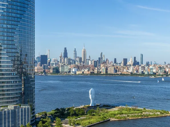 20 Newport Parkway image 2 of 22