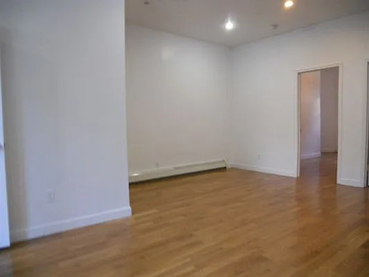 Rented by New York Realty Minimax Inc | media 7