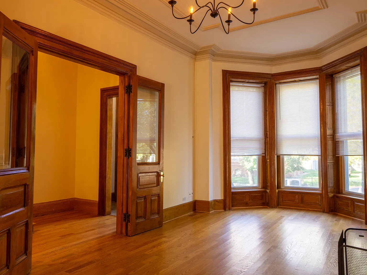 3 bed, 2.5 bath, 2200 sqft, $3,600 — Photo 2