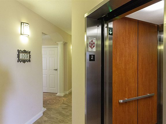 4th image of 130 Sunset Cir #103