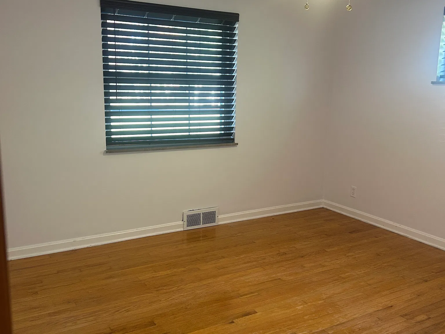 4 bed, 1377 sqft, $1,850 — Photo 4