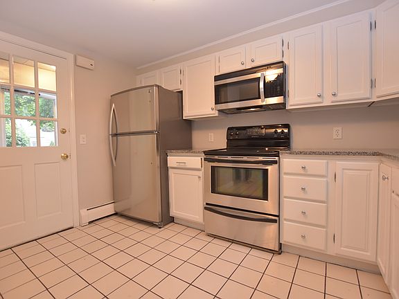 5th image of 90 Puritan Dr