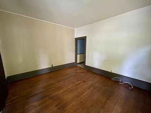 5th image of 547 Lakeview Ave N #1