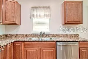 3810 Exeter Ln — Photo 2