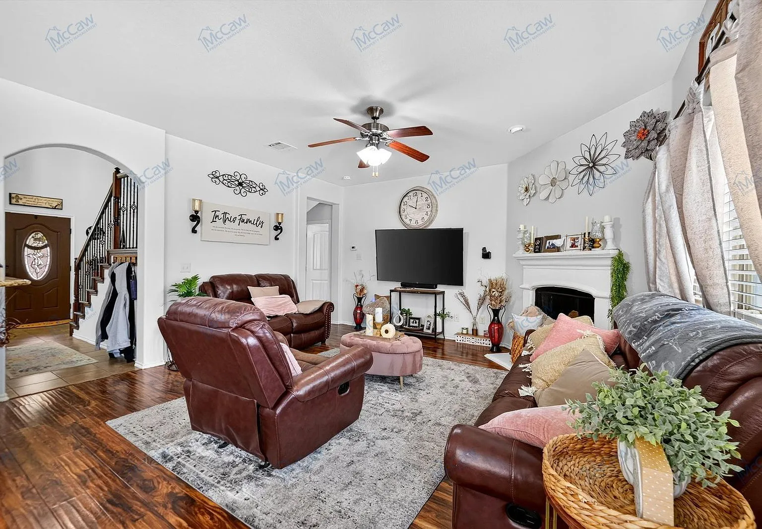 4 bed, 2.5 bath, 2400 sqft, $2,650 — Photo 3