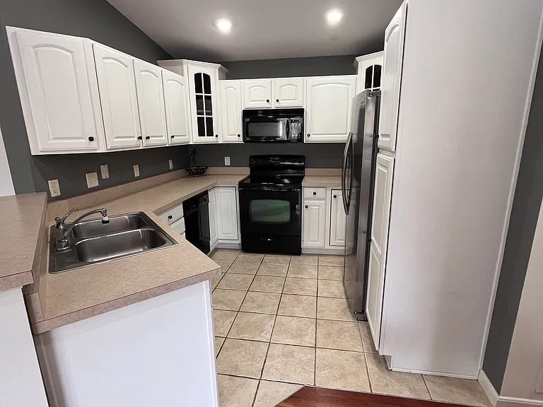 335 Skyview Ct — Photo 7