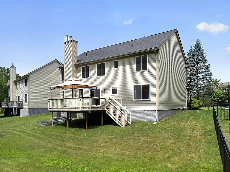 392 Sedgewood Ln — Photo 43