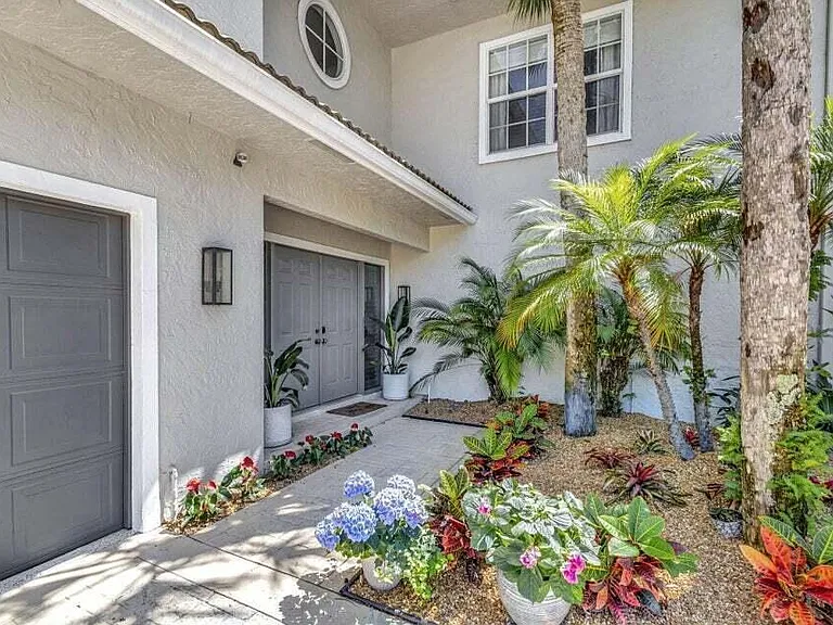 11839 Pebblewood Dr — Photo 2