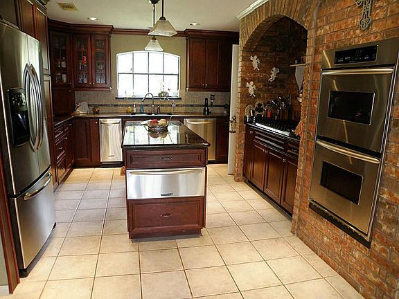 4th image of 1011 Glenshannon Ave