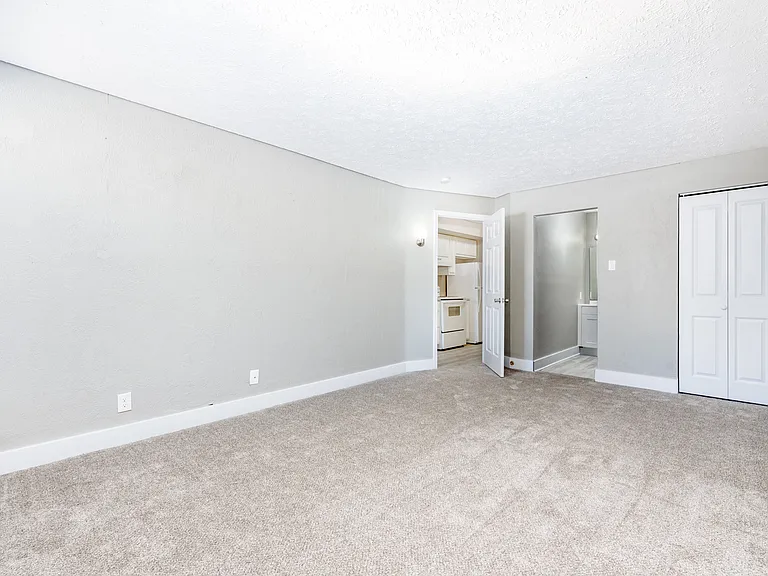 Heritage Apartments — Photo 10