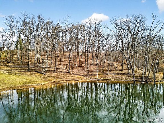 3rd image of 35 Woodline Dr