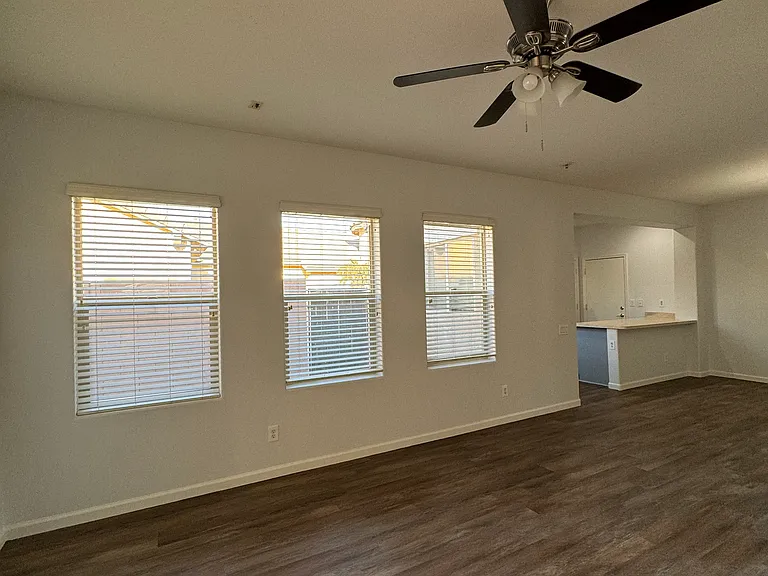 951 E Cherry Hills Dr — Photo 5