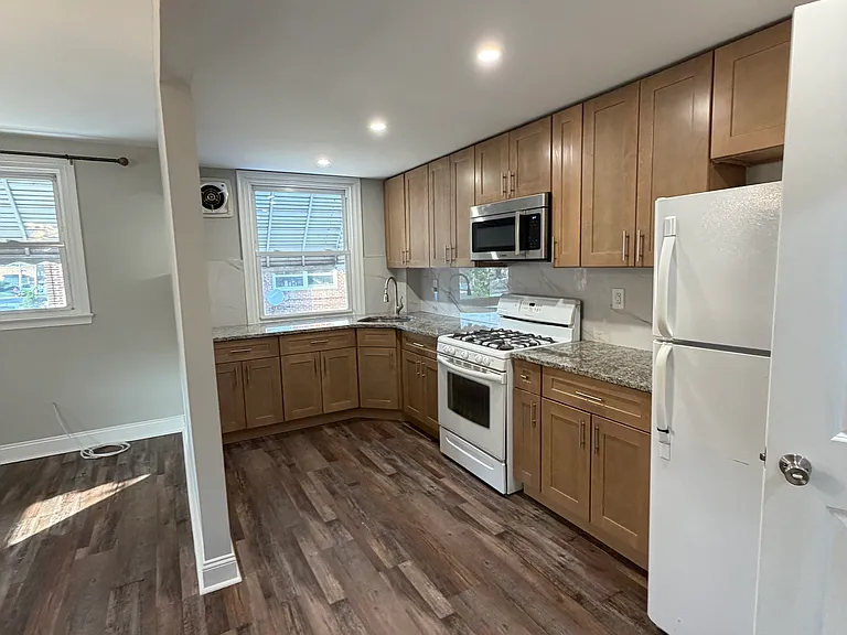 4701 Hartel Ave — Photo 3