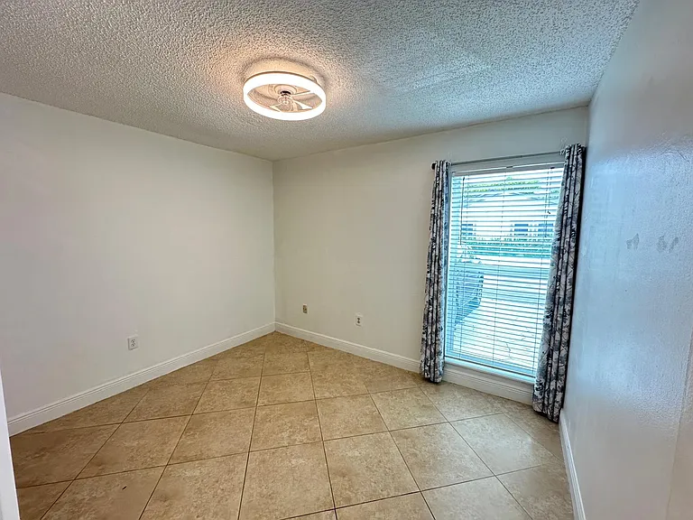 3310 SW 115th Ct — Photo 2