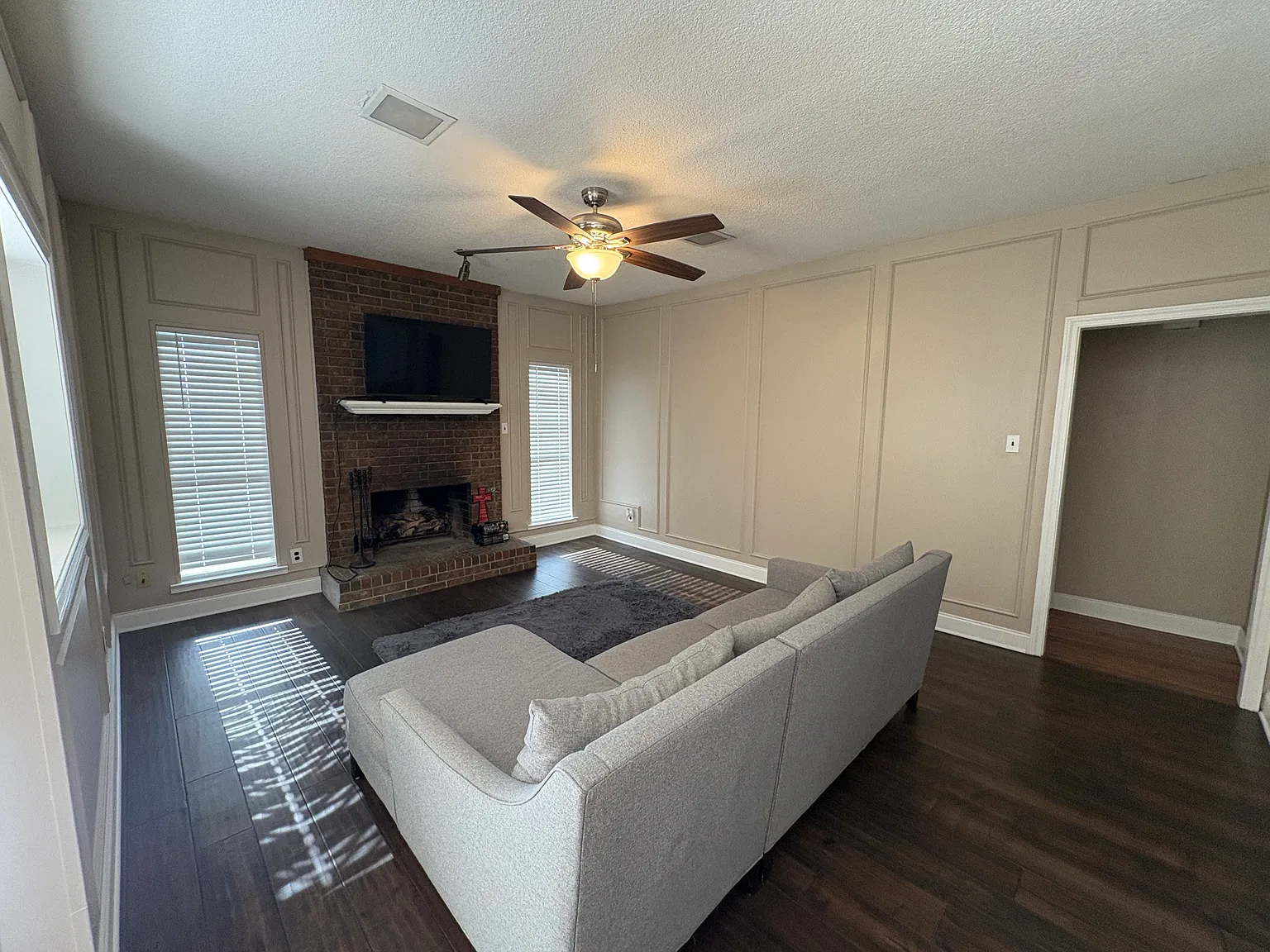 3 bed, 1336 sqft, $1,900 — Photo 2
