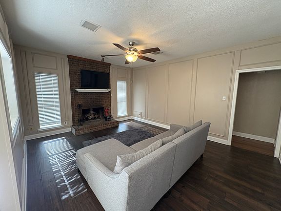 2nd image of 2000 Azalea St