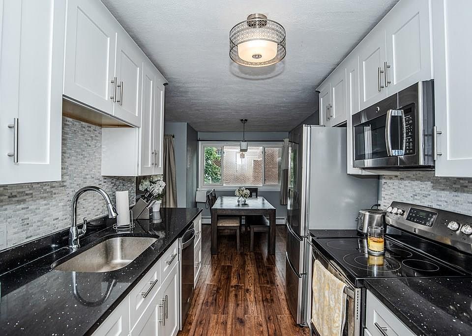 1st image of 109 Walnut St APT 3