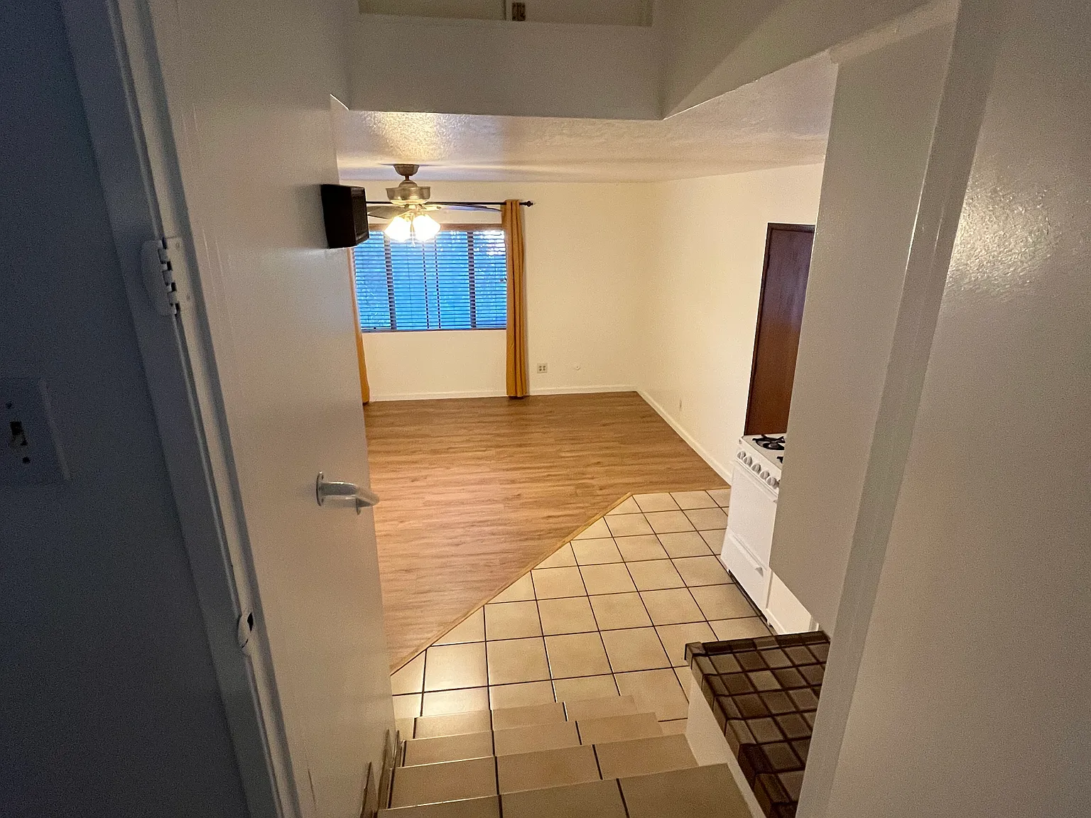 3 bed, 360 sqft, $1,800 — Photo 3