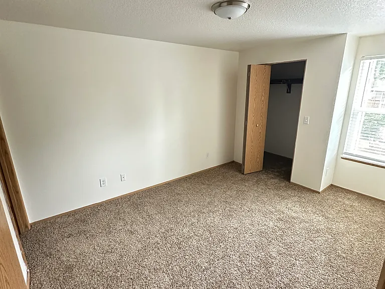 Eastman Heights Apartments — Photo 8