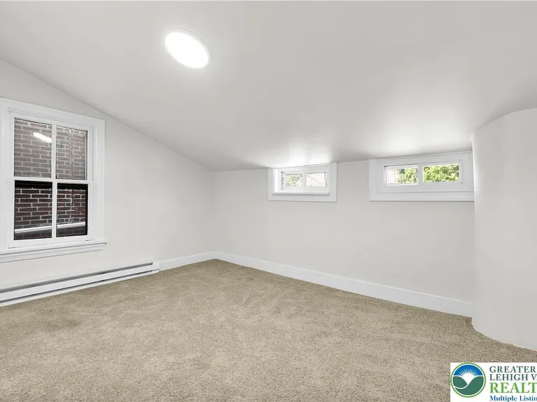 128 W Fairview St — Photo 17
