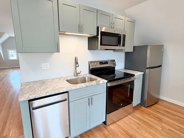 18 Cedar St — Photo 27