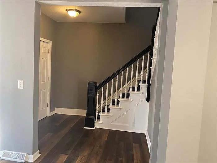 805 Gladstone Ave — Photo 3