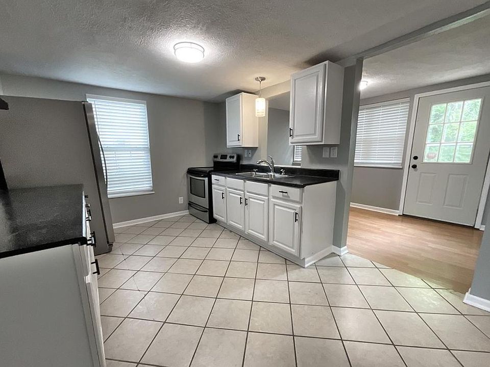 1st image of 1324 W Walnut St